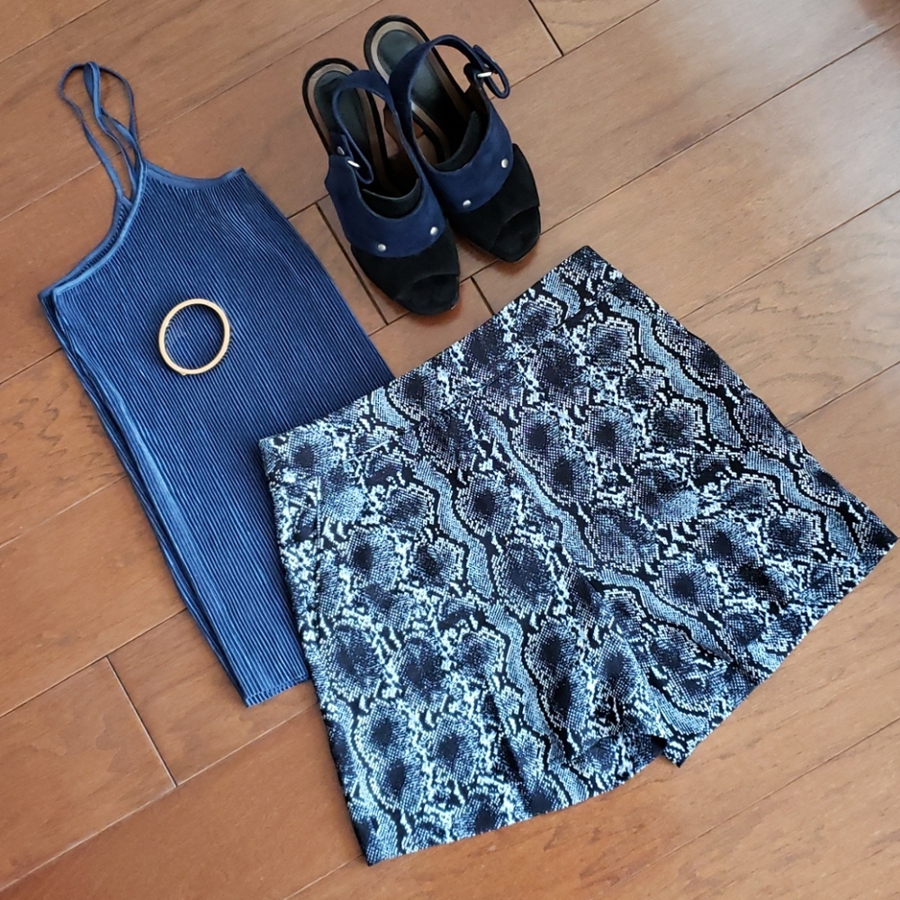 H&M Snakeskin Print Short